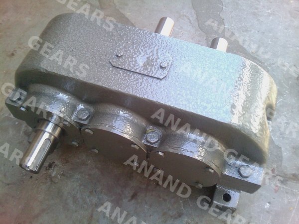 Helical gearbox output flange and shaft